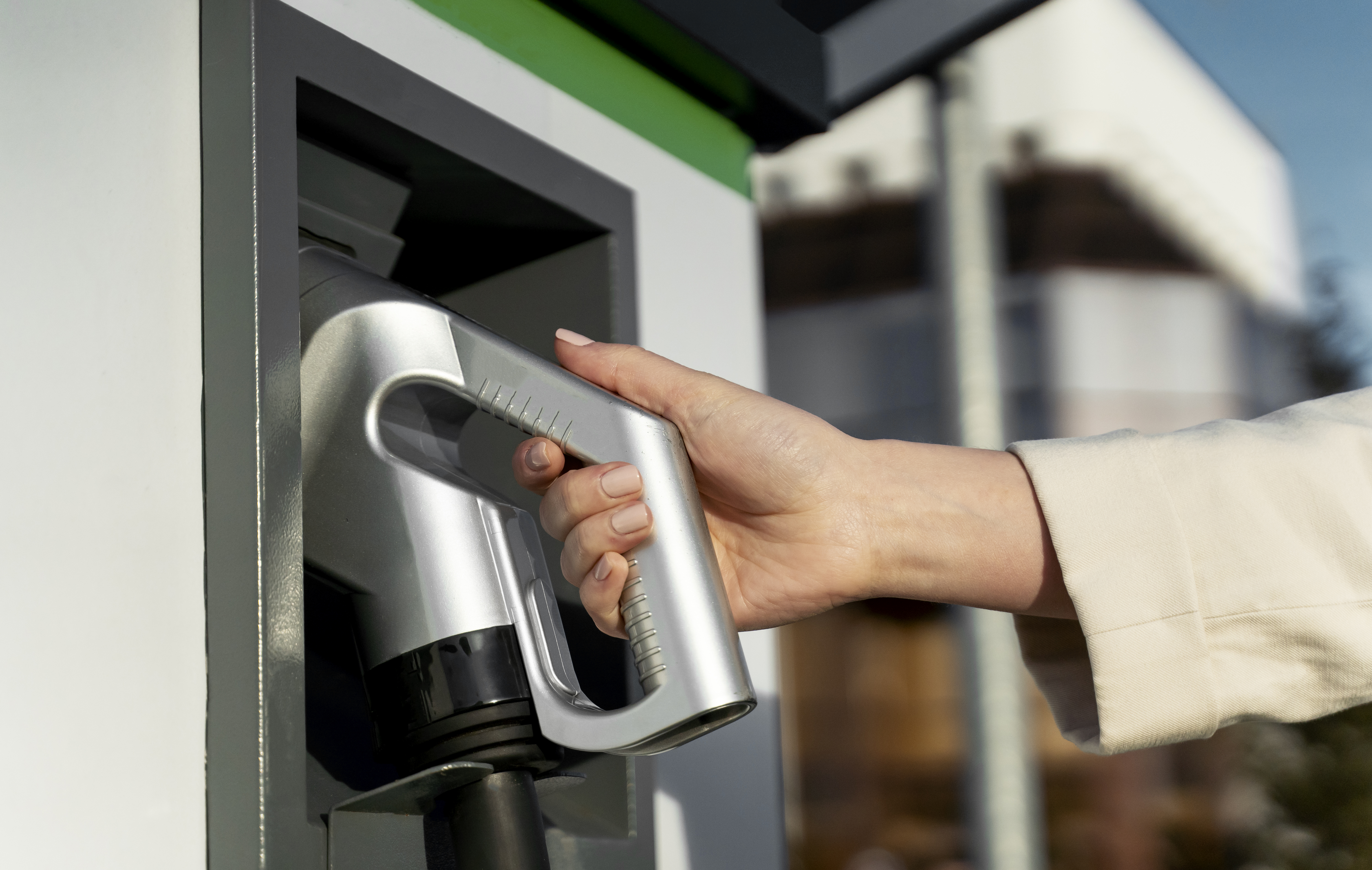 Borne de recharge voiture électrique solaire